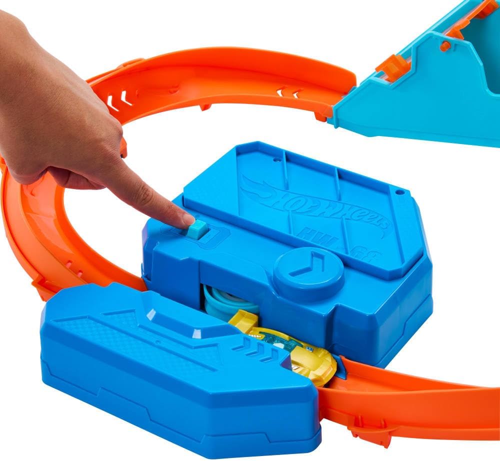 Hot Wheels Track Builder Deluxe-Bauset mit motorisiertem Gaspedal und Auto