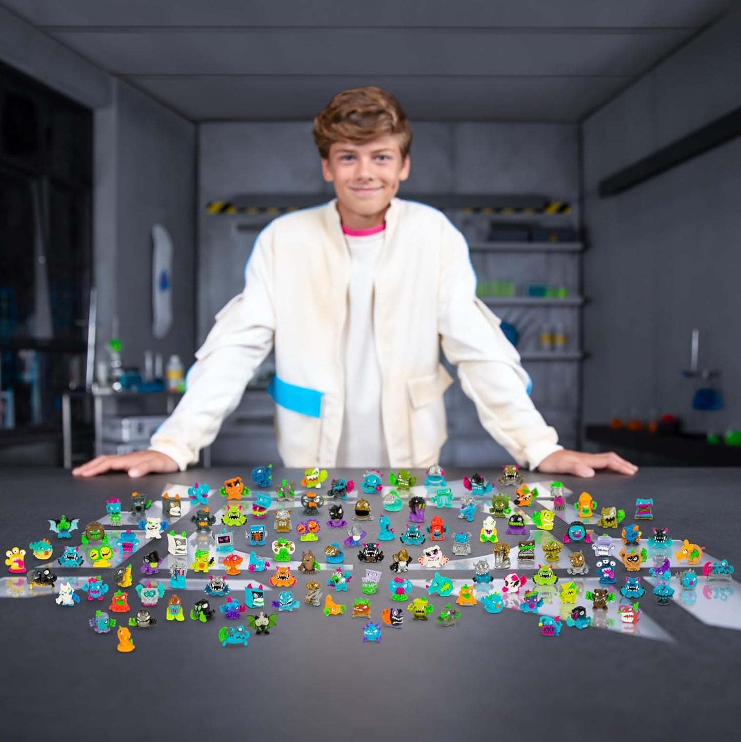 MrBeast Lab Swarms Lab Pack – Confezione da 5 micro bestie da collezione Aggiungi acqua, scuoti e rivela il caos!