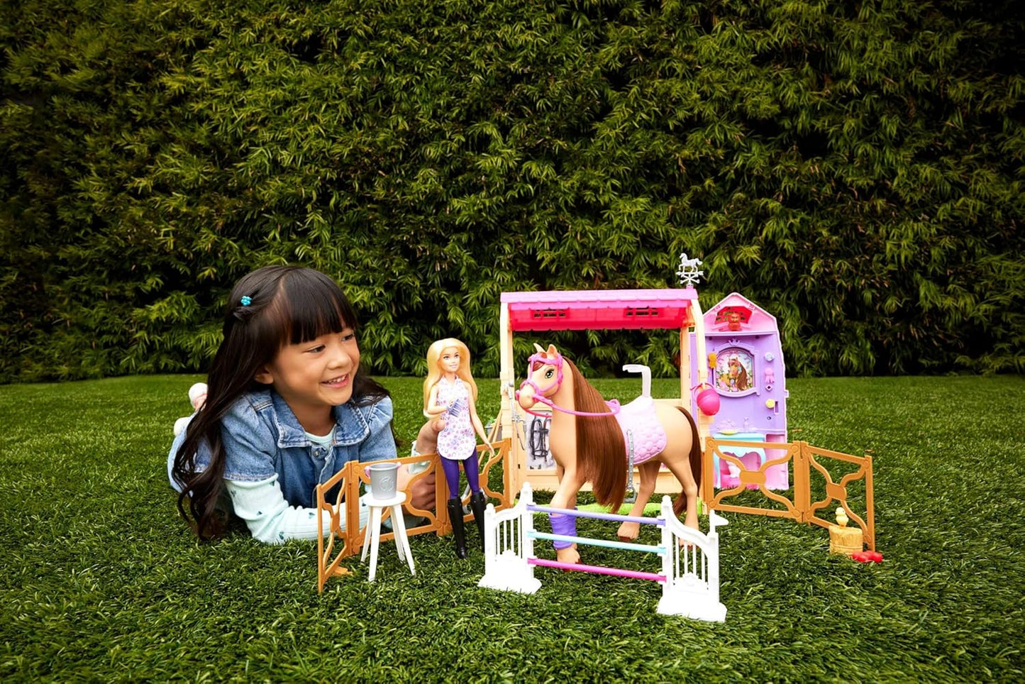 Barbie Stable Playset avec poupée et cheval inspiré par Barbie Mysteries La Grande Chasse au Cheval, à partir de 3 ans
