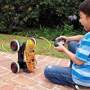 Hot Wheels Monster Truck Inarrestabile Tiger Shark RC con tecnologia Terrain Stomp