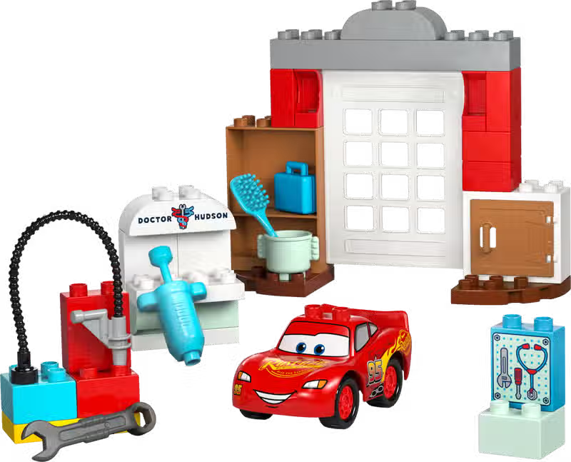Disney und Pixar Cars Besuch in der Garage von McQueen und Mater (10456)