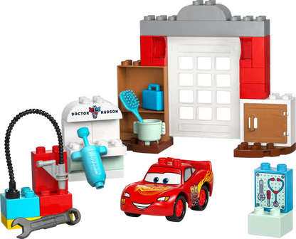 Disney und Pixar Cars Besuch in der Garage von McQueen und Mater (10456)
