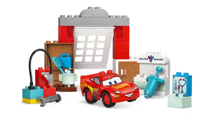 Disney und Pixar Cars Besuch in der Garage von McQueen und Mater (10456)