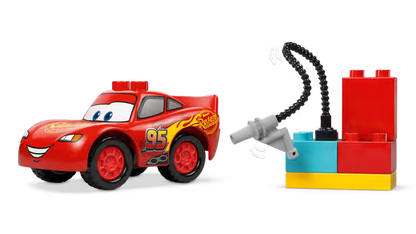 Disney und Pixar Cars Besuch in der Garage von McQueen und Mater (10456)