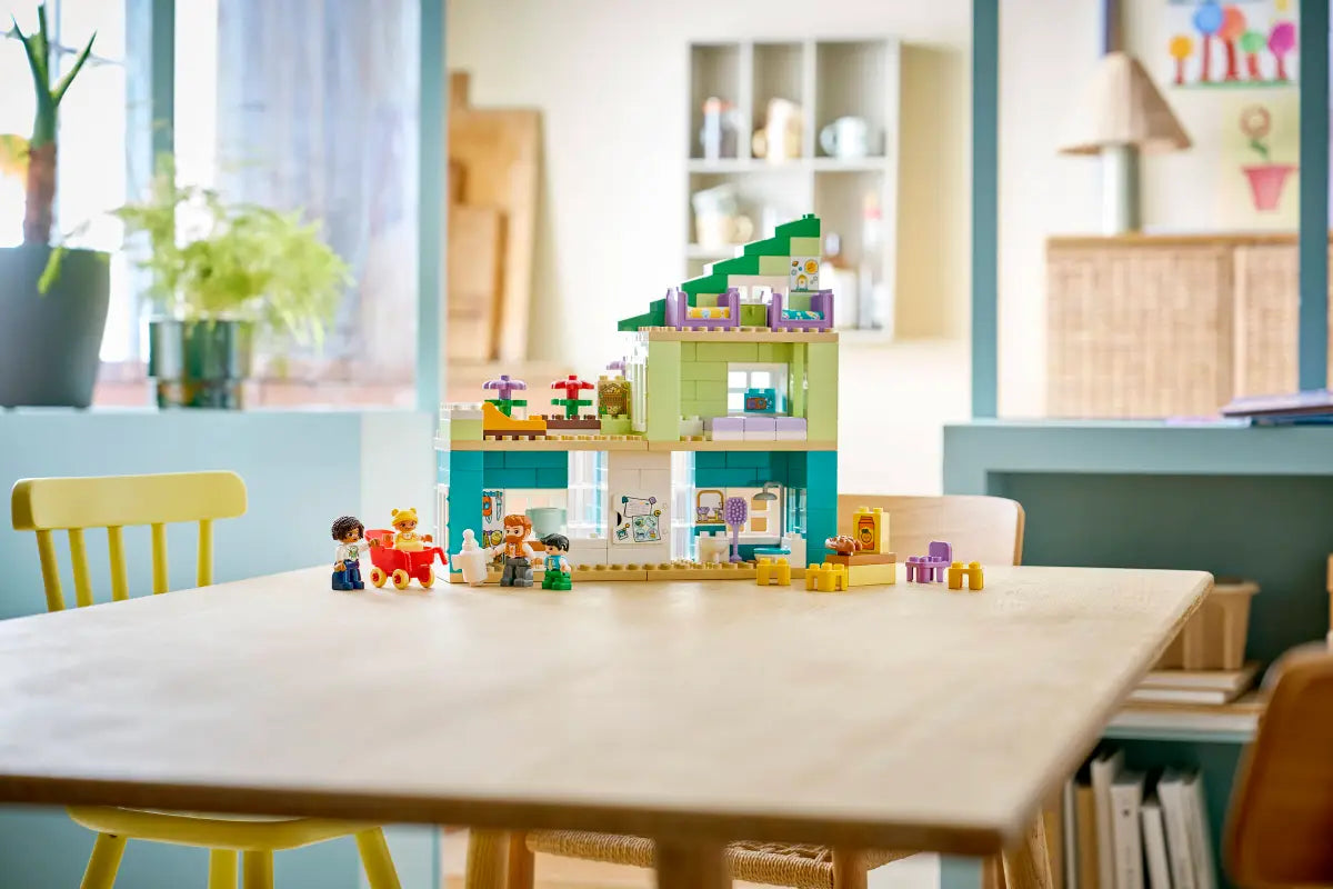 Maison familiale moderne 3 en 1 avec figurines (10470)