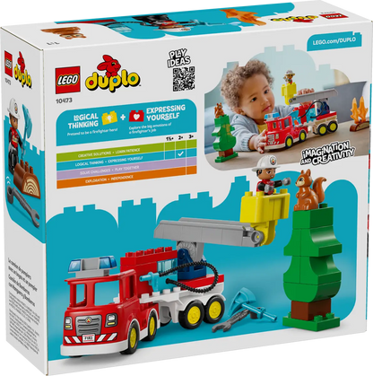 Feuerwehrauto mit Schlauch und Feuerwehrmann (10473)