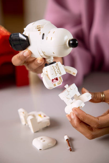 LEGO Ideas Peanuts: Snoopy's Doghouse