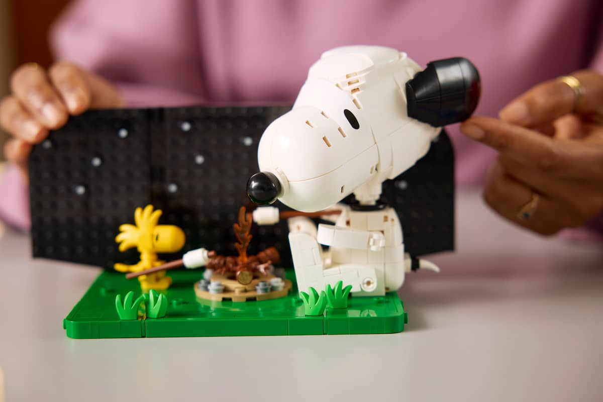 LEGO Ideas Peanuts: Snoopy's Doghouse