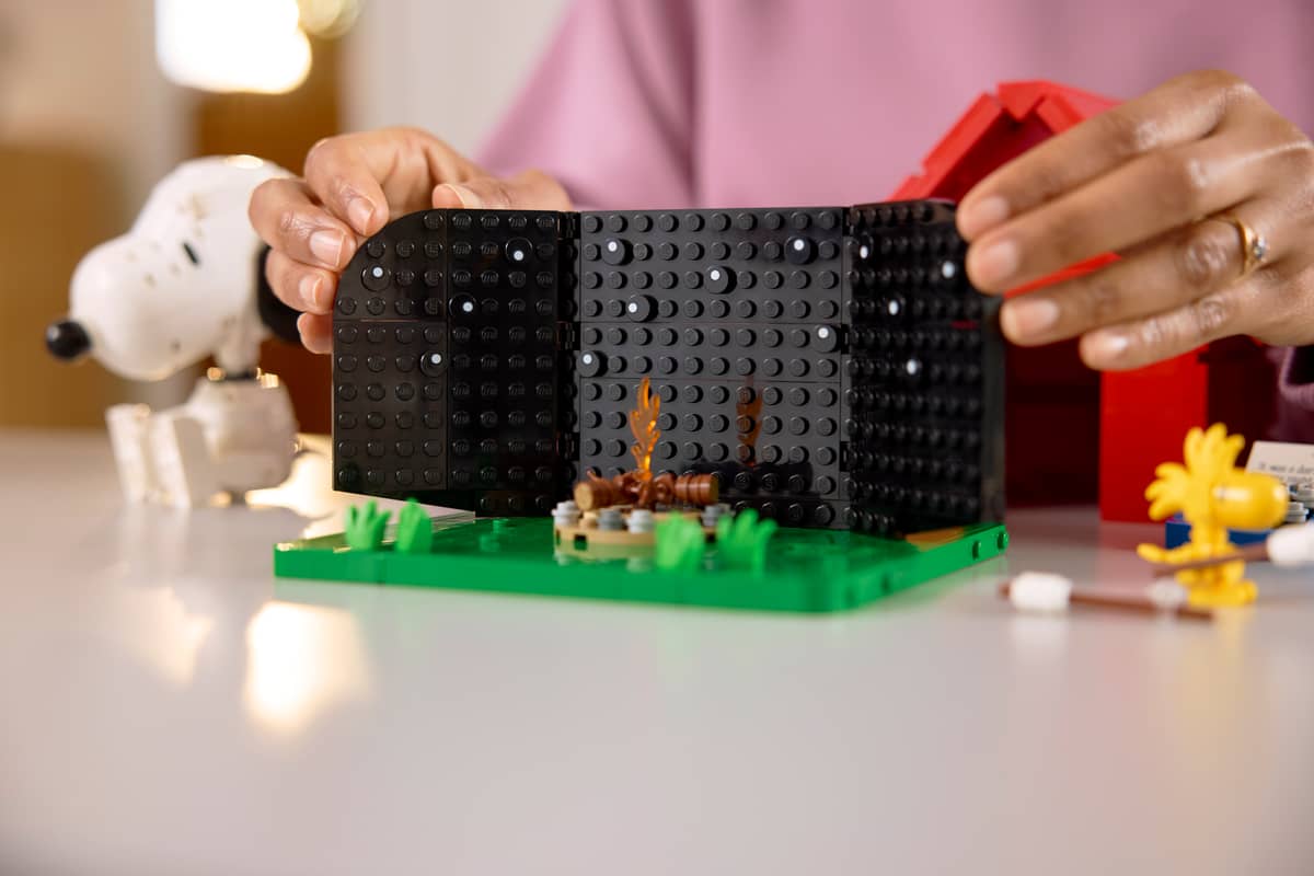 LEGO Ideas Peanuts: Snoopy's Doghouse