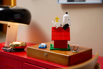 LEGO Ideas Peanuts: Snoopy's Doghouse