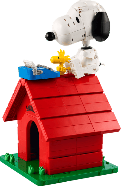 LEGO Ideas Peanuts: Snoopy's Doghouse