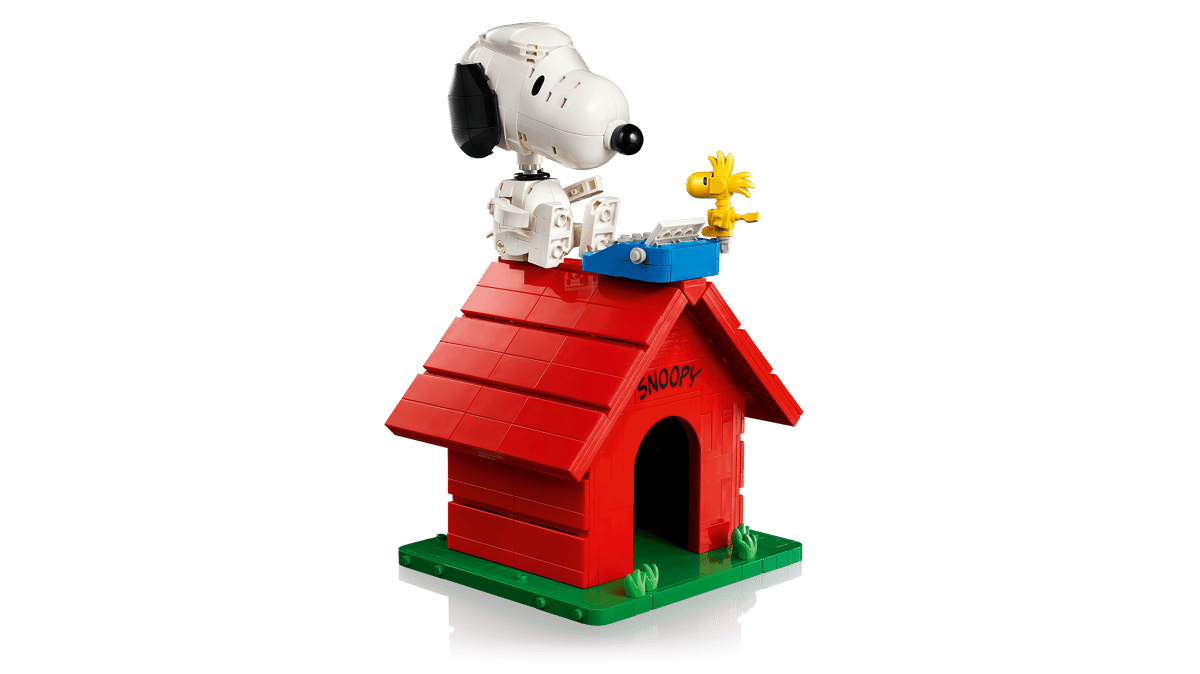 LEGO Ideas Peanuts: Snoopy's Doghouse