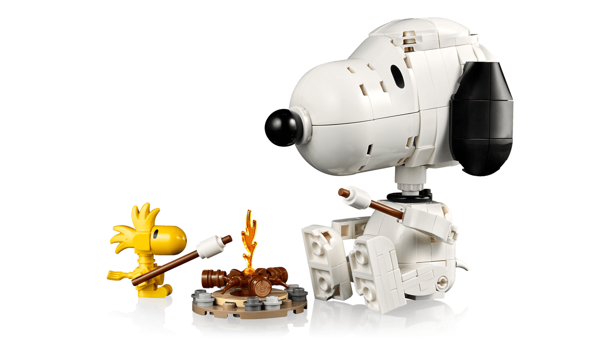 LEGO Ideas Peanuts: Snoopy's Doghouse