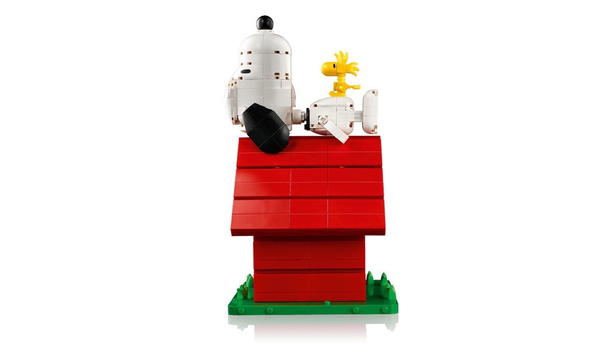 LEGO Ideas Peanuts: Snoopy's Doghouse