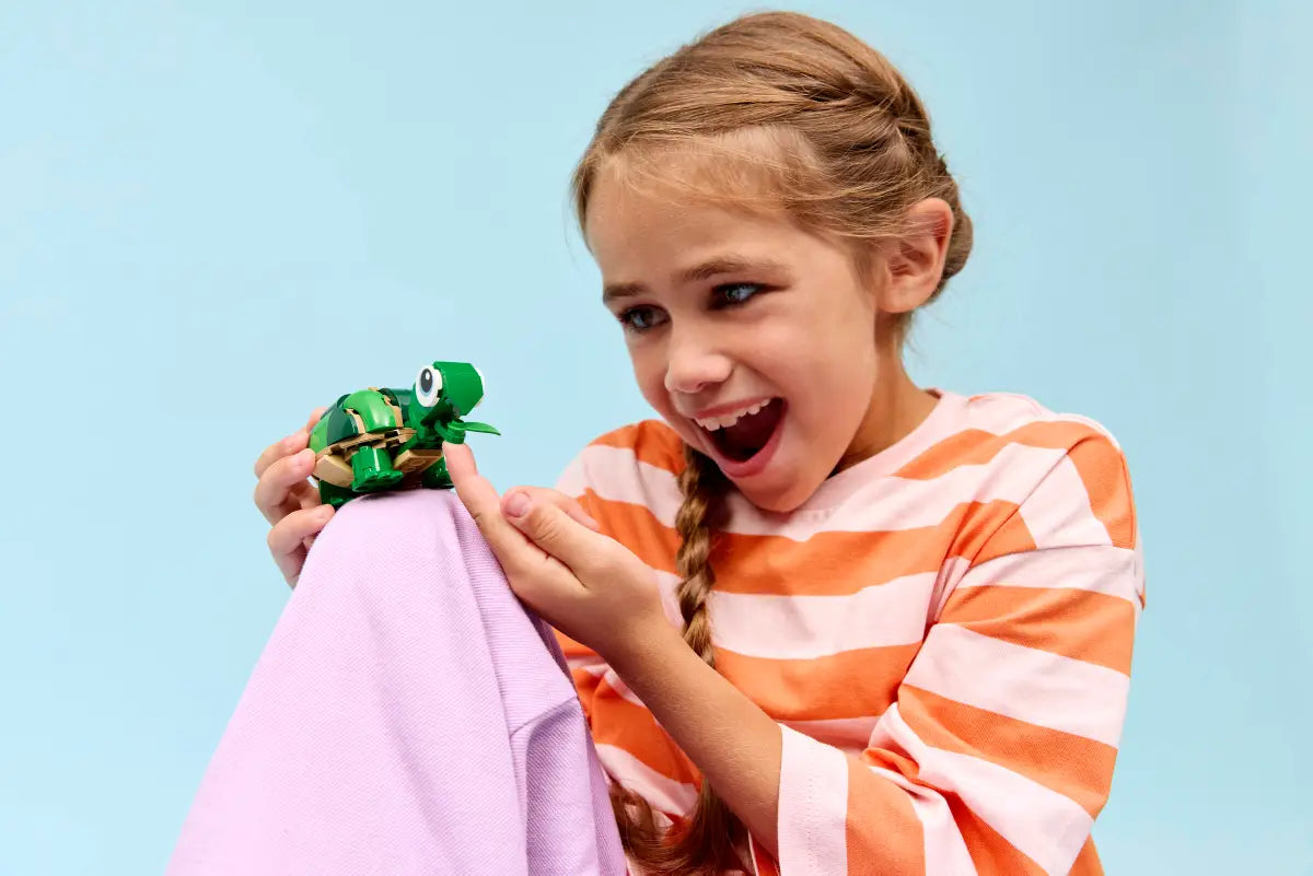 Schildkröte mit Seerosenblume (31377)