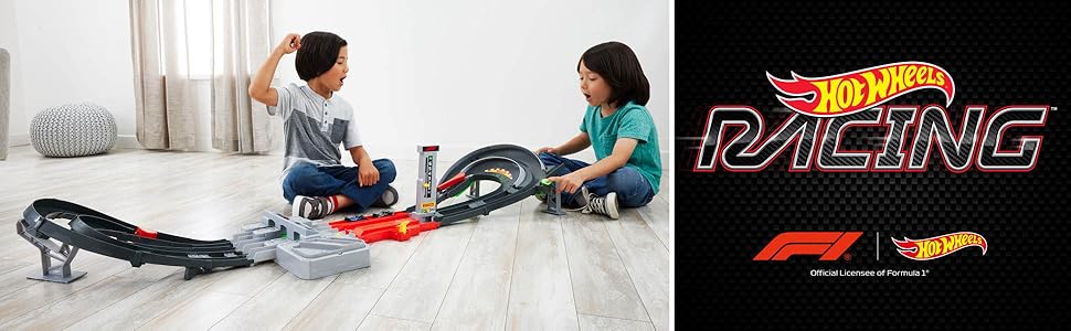 Hot Wheels Circuit du Grand Prix de Formule 1 avec 3 voitures