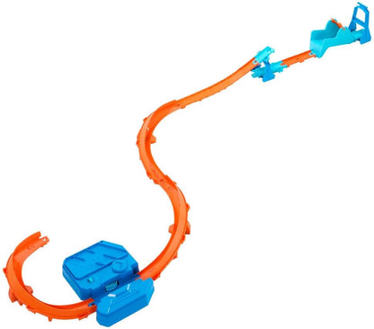 Hot Wheels Track Builder Deluxe-Bauset mit motorisiertem Gaspedal und Auto
