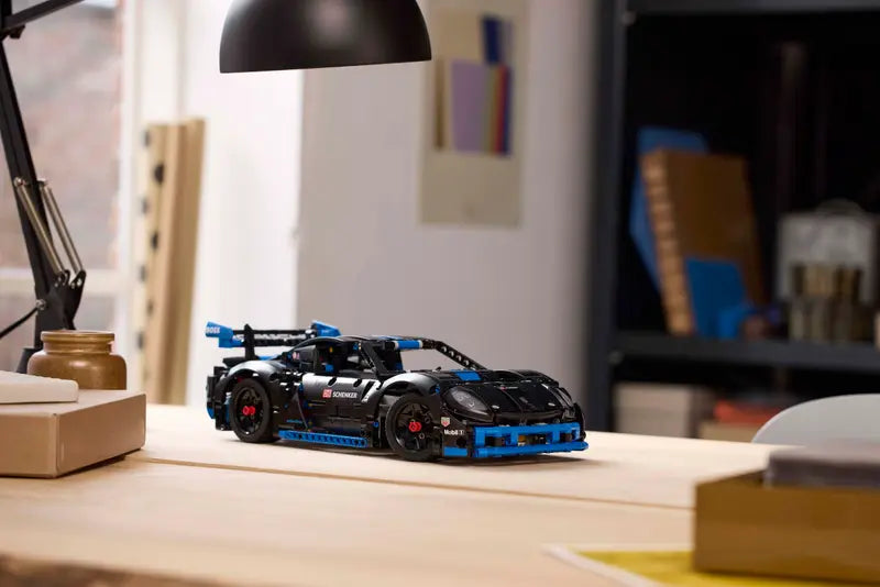 Porsche GT4 e-Performance (42176)