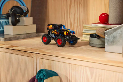 Monster Jam Grave Digger Fire and Ice Pull-Back Truck (42219)