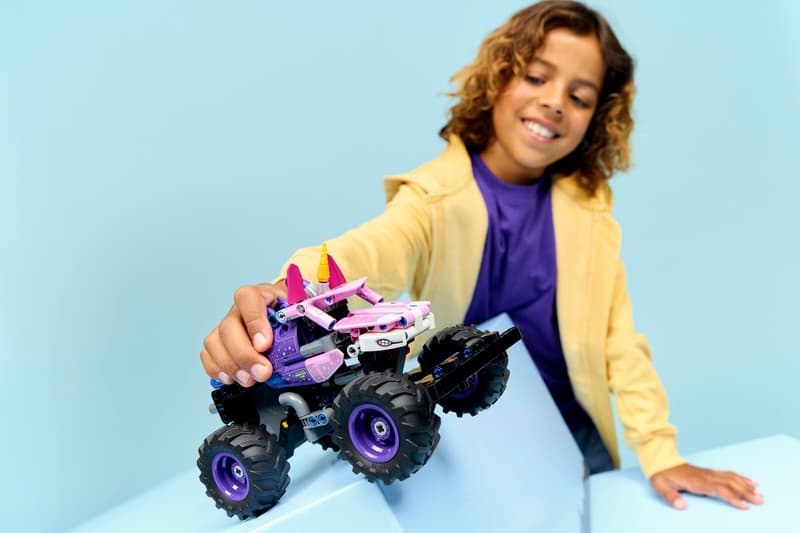 Monster Jam Sparkle Smash Pull-Back Truck (42220)