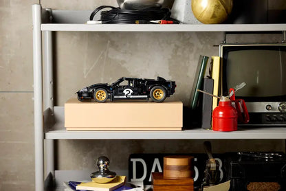 Auto da corsa Ford GT40 MKII del 1966 (42223)