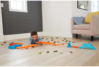 Hot Wheels Track Builder Deluxe-Bauset mit motorisiertem Gaspedal und Auto