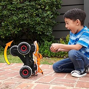 Hot Wheels Monster Trucks Unstoppable Tiger Shark RC avec technologie Terrain Stomp