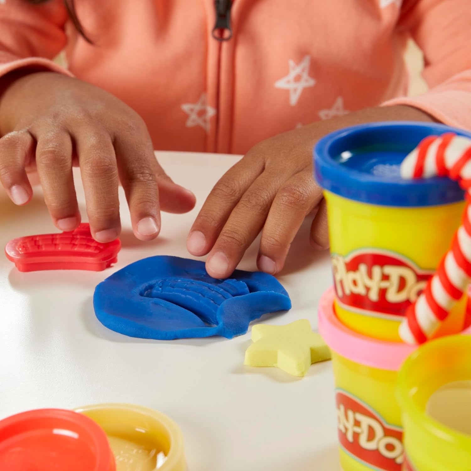 Play-Doh Holiday-Werkzeugset, 43 Zubehörteile und 10 Farben, ganzjähriges Kunst- und Bastelset für Kinder ab 3 Jahren