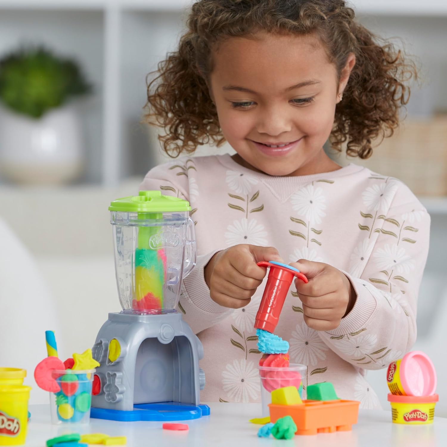 Play-Doh Swirlin‘ Smoothies Spielzeugmixer-Spielset, Kinderspielküchenset mit 5 Farben ab 3 Jahren