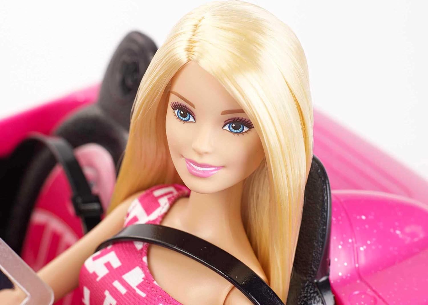 Set da gioco Barbie convertibile con bambola alla moda, auto rosa scintillante e accessori, dai 3 ai 7 anni