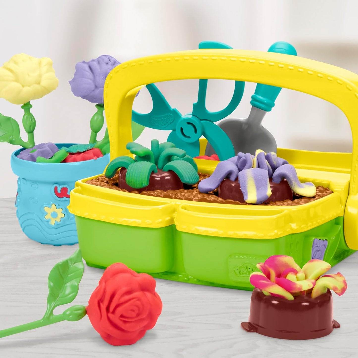 Play-Doh Blooming Flower Garden Spielset, von der Natur inspiriertes Kunst- und Bastelspielzeug für Kinder ab 3 Jahren