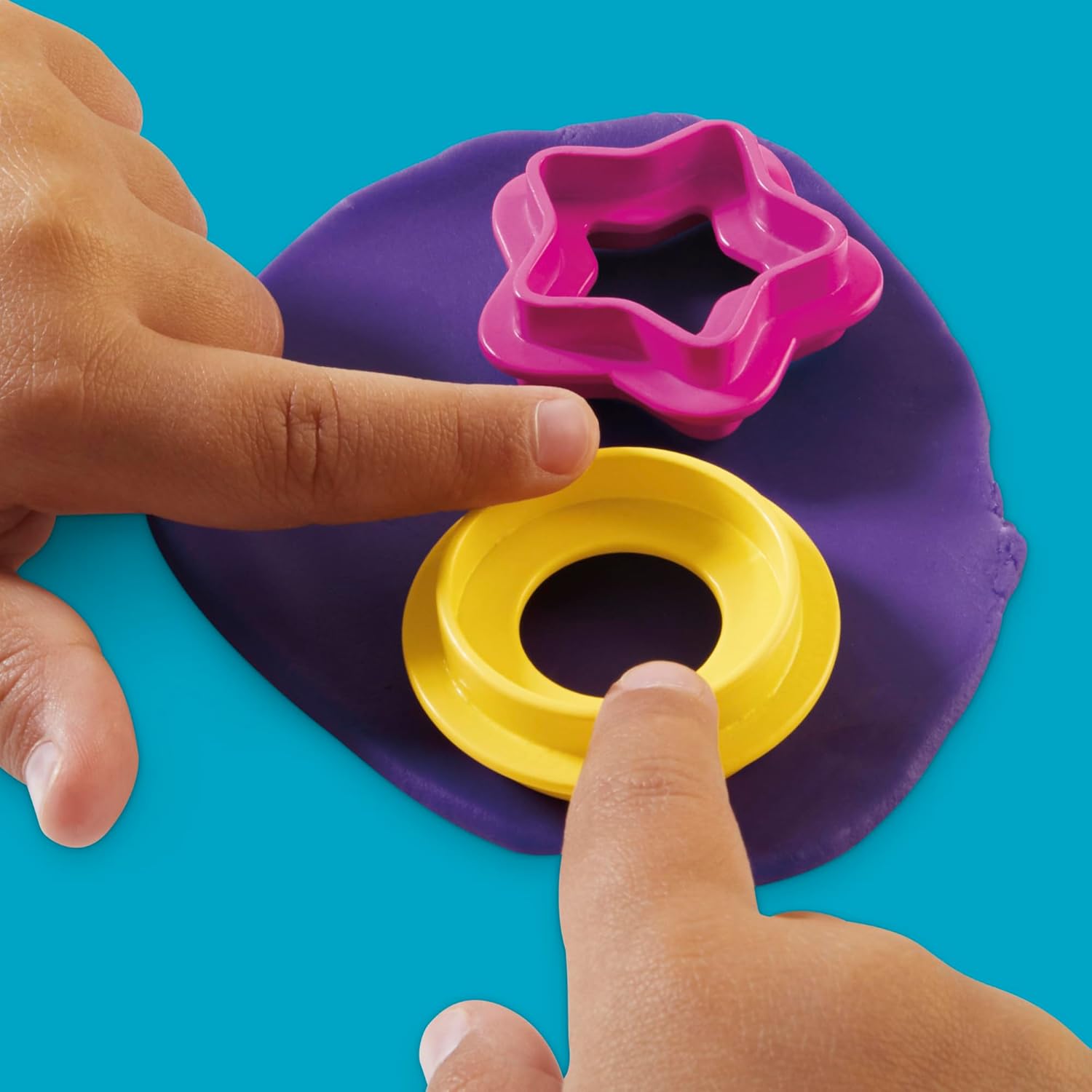 Play-Doh Formen und Farben Dino-Starter-Set, sensorisches Dinosaurier-Spielset für Kinder ab 2 Jahren, 11 Zubehörteile und 6 Farben