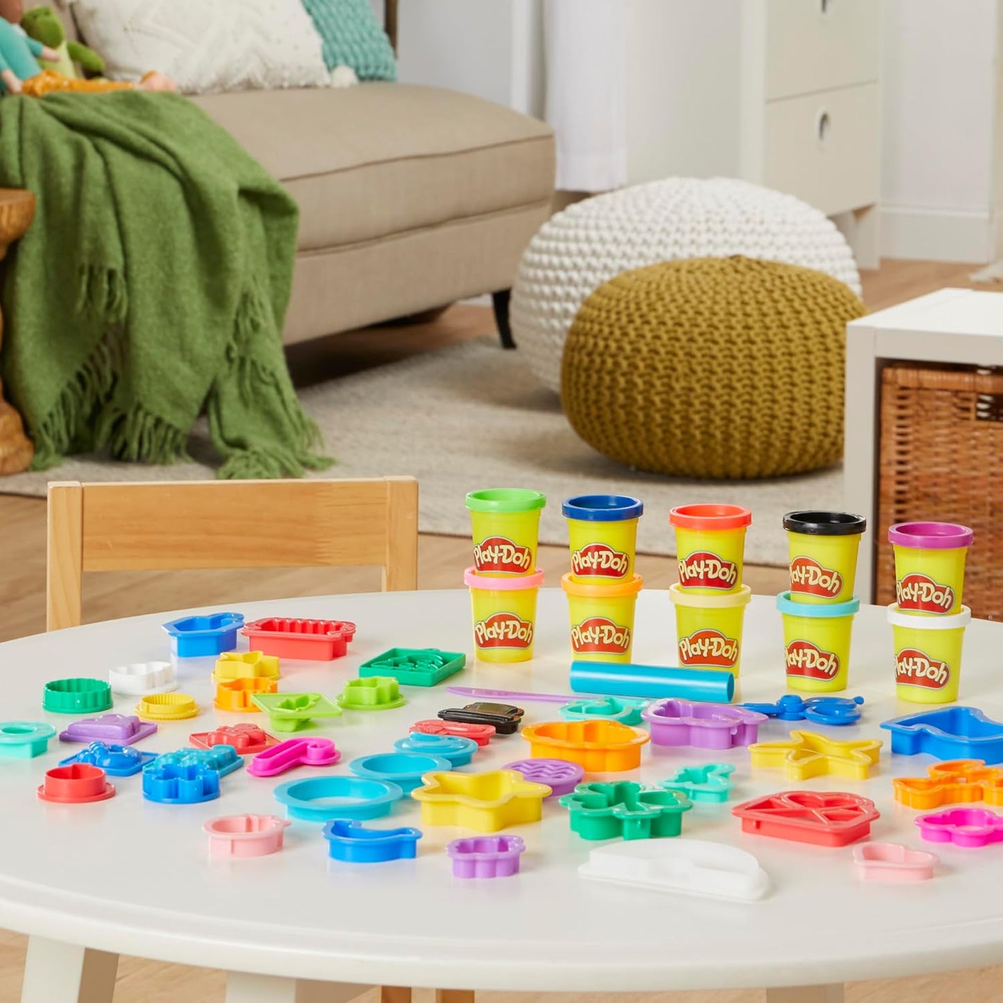 Play-Doh Holiday-Werkzeugset, 43 Zubehörteile und 10 Farben, ganzjähriges Kunst- und Bastelset für Kinder ab 3 Jahren