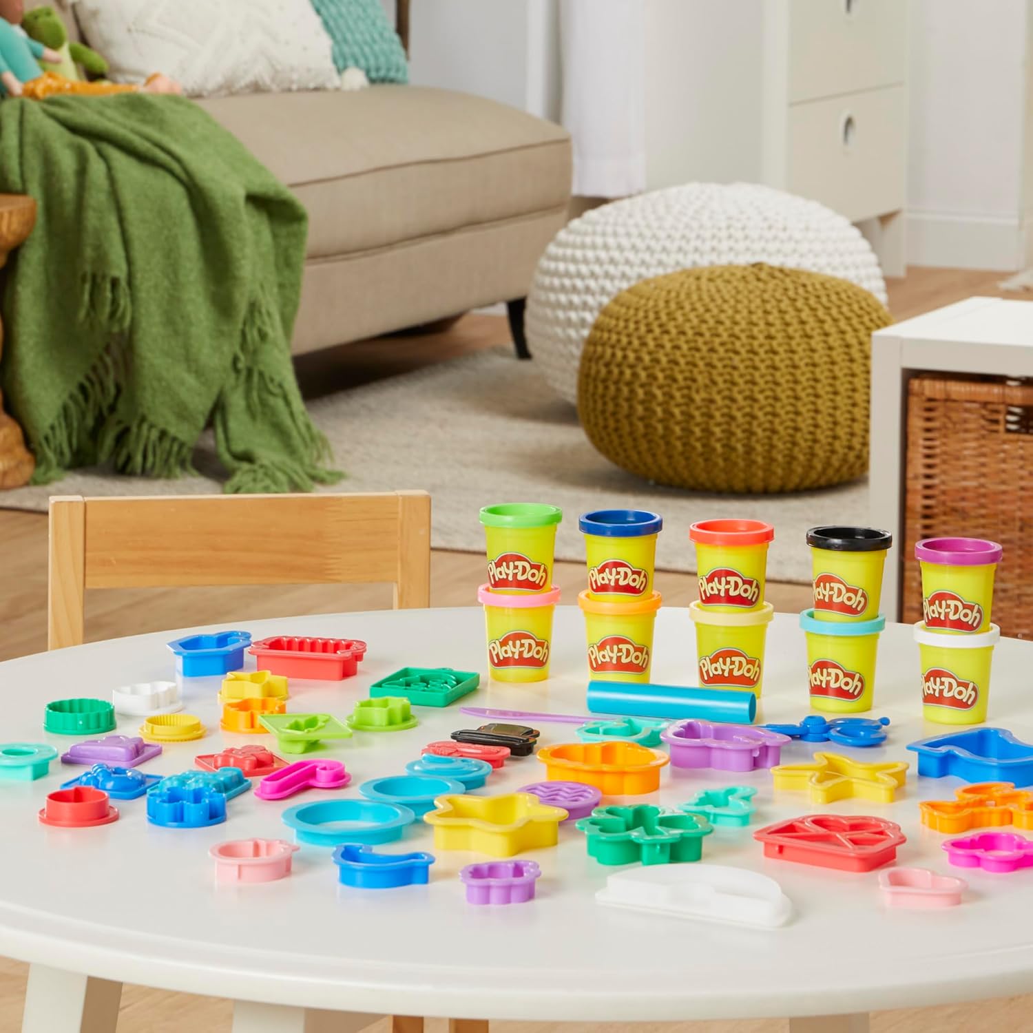 Play-Doh Holiday-Werkzeugset, 43 Zubehörteile und 10 Farben, ganzjähriges Kunst- und Bastelset für Kinder ab 3 Jahren