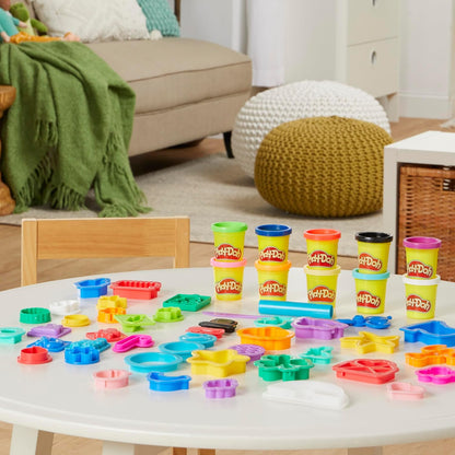 Play-Doh Holiday-Werkzeugset, 43 Zubehörteile und 10 Farben, ganzjähriges Kunst- und Bastelset für Kinder ab 3 Jahren
