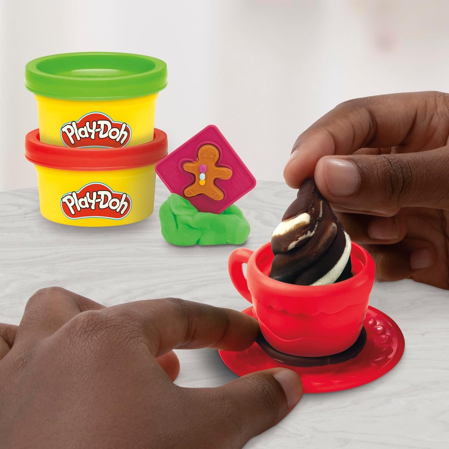 Play-Doh Feiertags-Adventskalender, 24-Tage-Countdown mit Überraschungsgeschenken ab 3 Jahren
