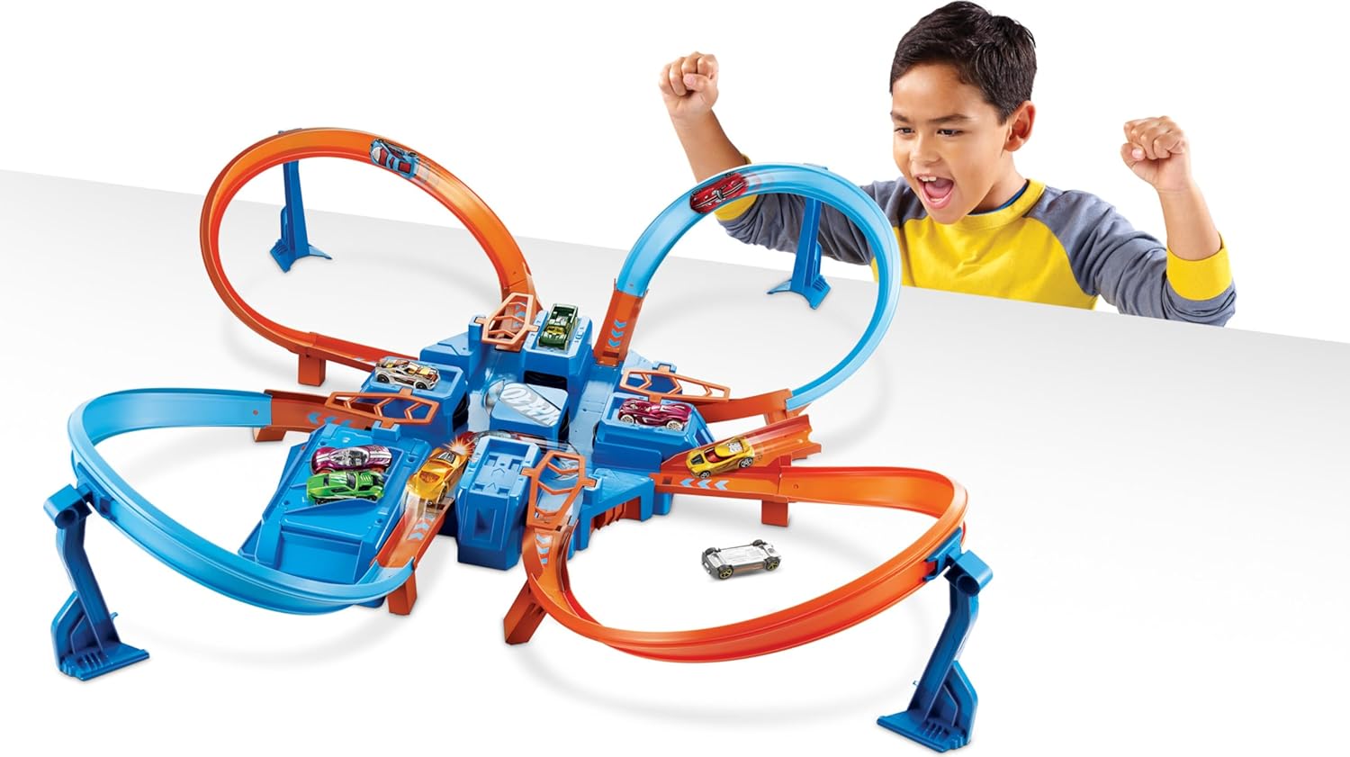 Set di piste d'incidente Hot Wheels Criss-Cross con booster motorizzato e auto