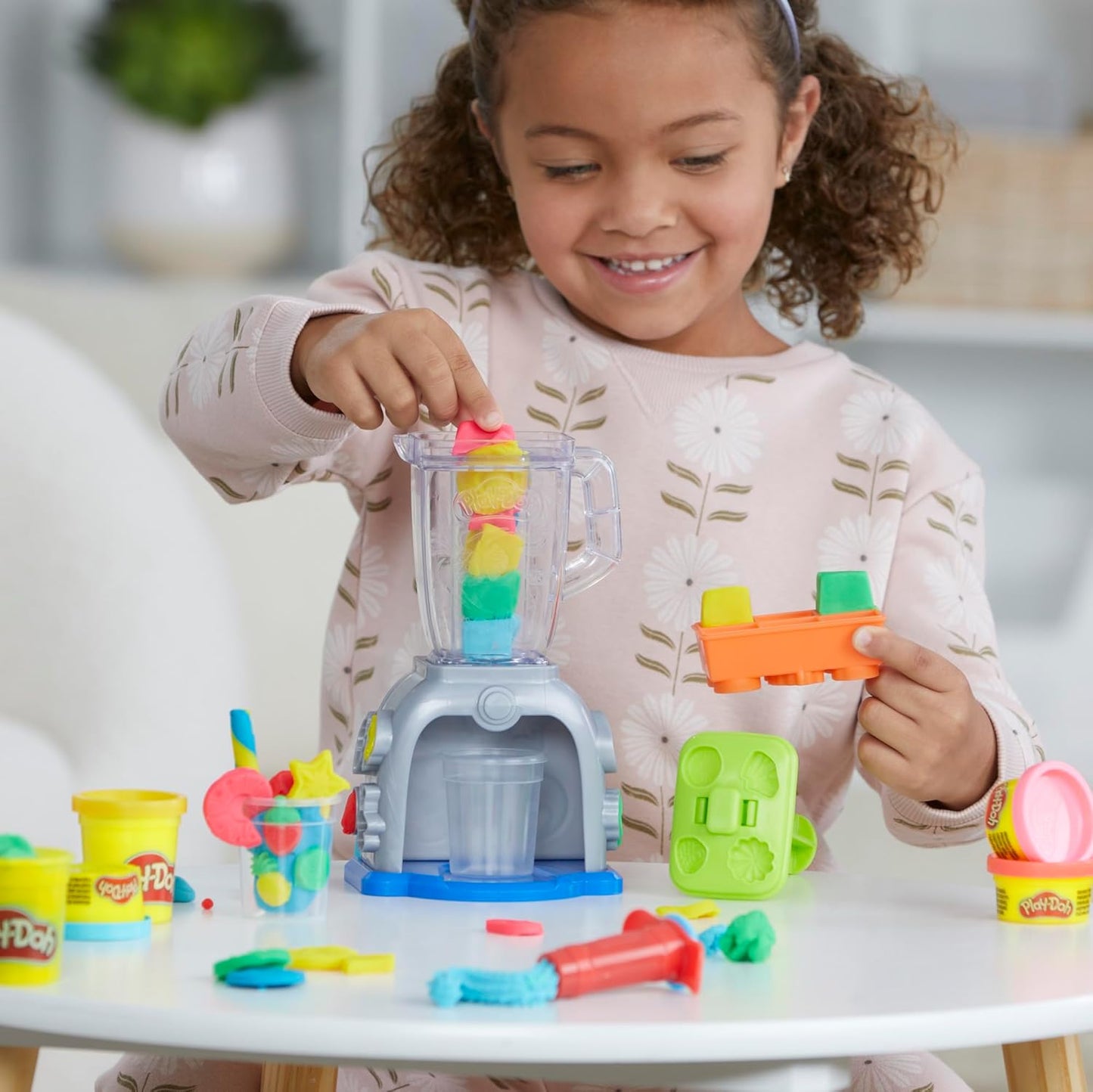 Play-Doh Swirlin‘ Smoothies Spielzeugmixer-Spielset, Kinderspielküchenset mit 5 Farben ab 3 Jahren