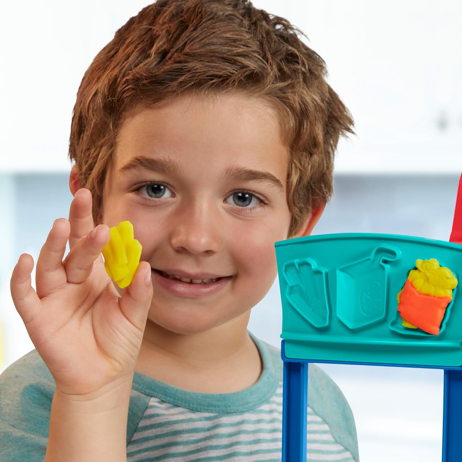 Play-Doh Kitchen Creations Busy Chef’s Restaurant-Spielset, zweiseitiges Küchen-Kochspielzeug für Kinder ab 3 Jahren