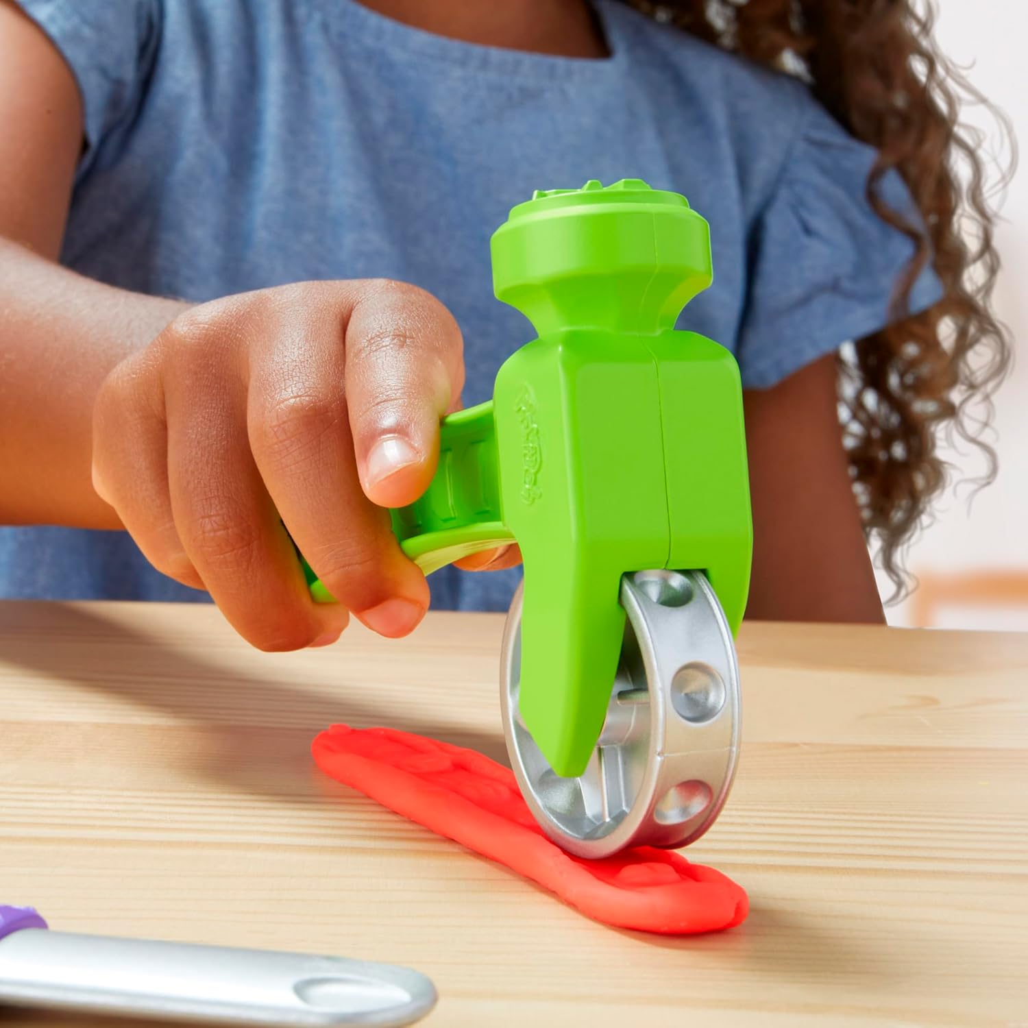 Play-Doh Stempel- und Sägewerkzeugbank, Spielset, Bauwerkstatt für Kinder ab 3 Jahren