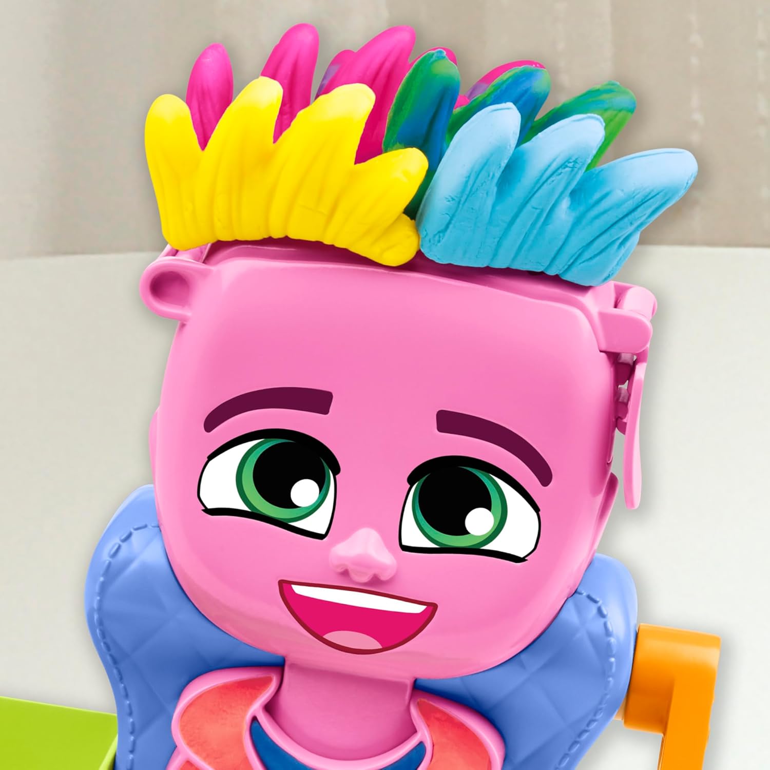 Play-Doh Hair Stylin’ Salon-Spielset. Erstellen Sie verrückte Frisuren mit 6 Play-Doh-Farben. Rollen Sie ein Salonspielzeug für Kinder ab 3 Jahren