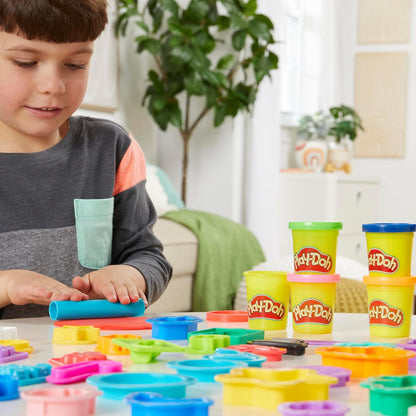 Play-Doh Holiday-Werkzeugset, 43 Zubehörteile und 10 Farben, ganzjähriges Kunst- und Bastelset für Kinder ab 3 Jahren