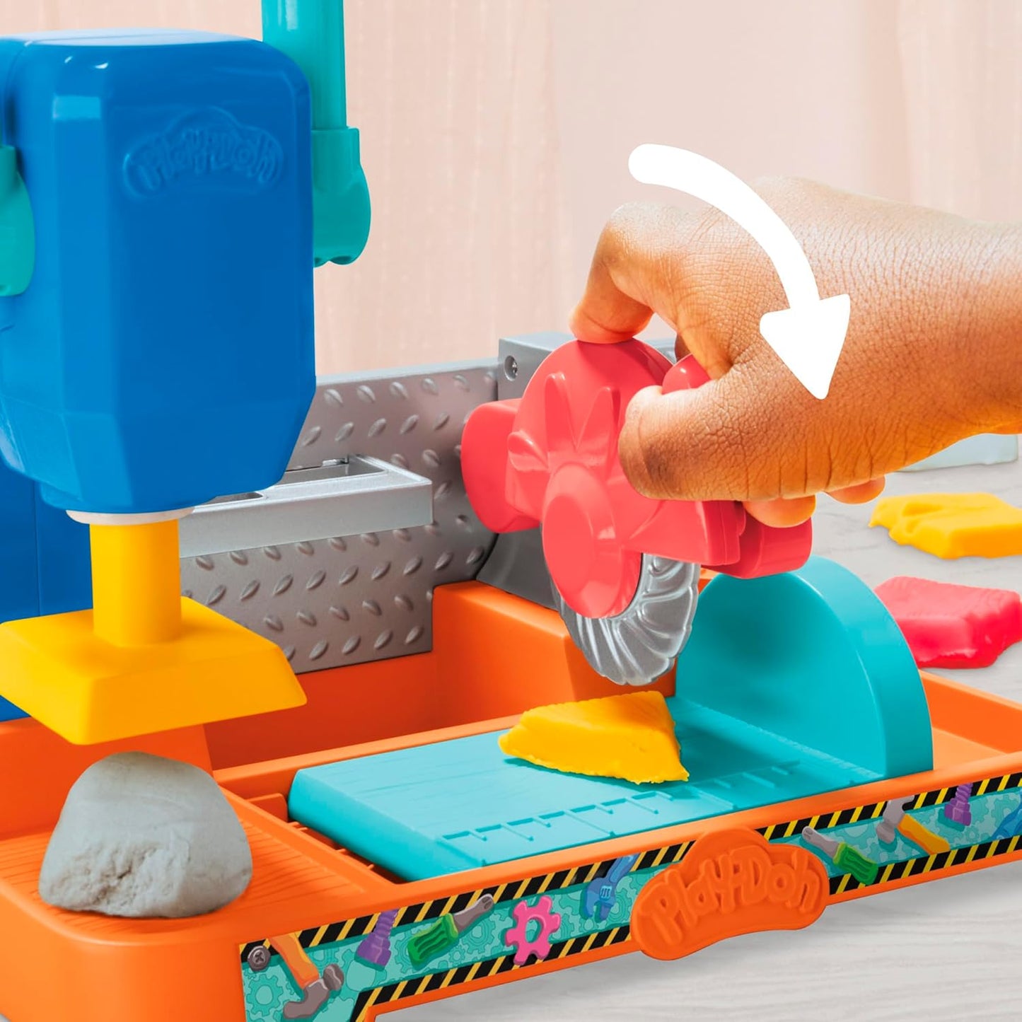 Play-Doh Stempel- und Sägewerkzeugbank, Spielset, Bauwerkstatt für Kinder ab 3 Jahren