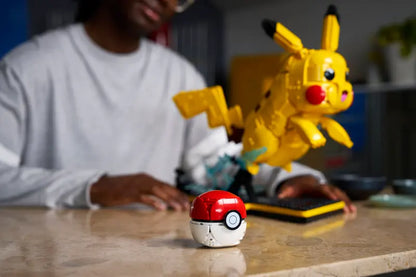 Pikachu e Poké Ball (72152)