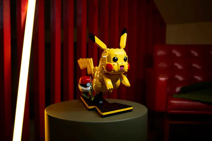 Pikachu e Poké Ball (72152)