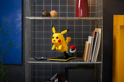 Pikachu e Poké Ball (72152)