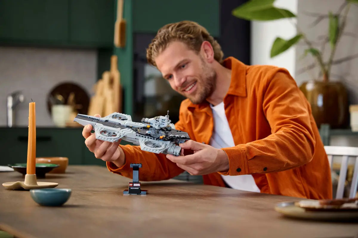 The Avengers Helicarrier (76295)
