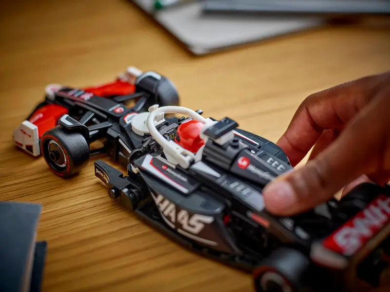 MoneyGram Haas F1 Team VF-24 Voiture de course (77250)