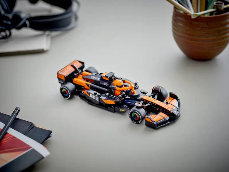 Voiture de course McLaren F1 Team MCL38 (77251)