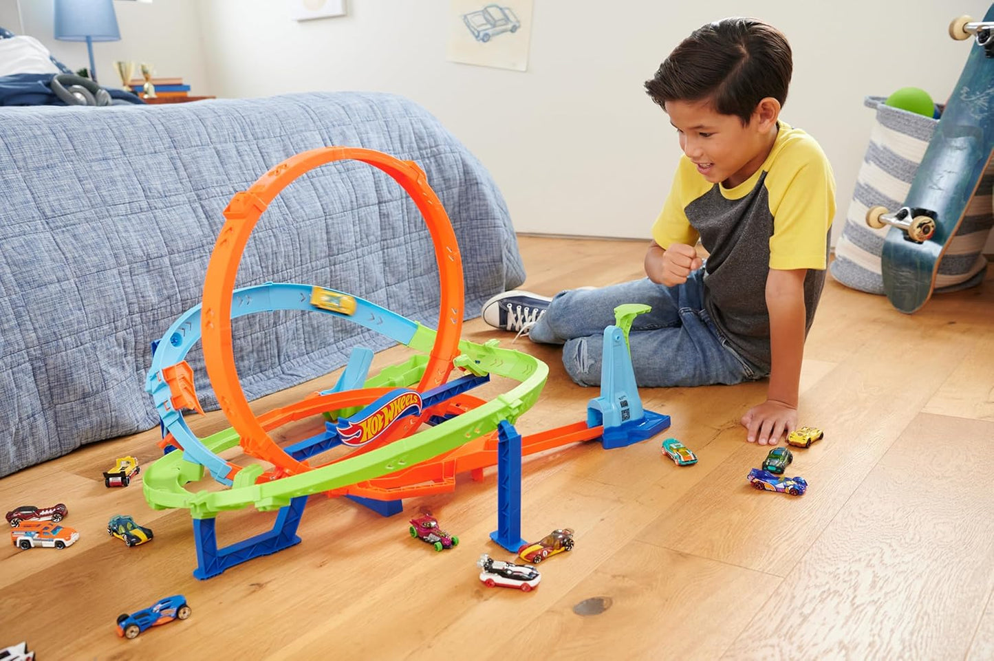 Hot Wheels Let's Race Looping Cyclone Challenge-Streckenset mit Auto